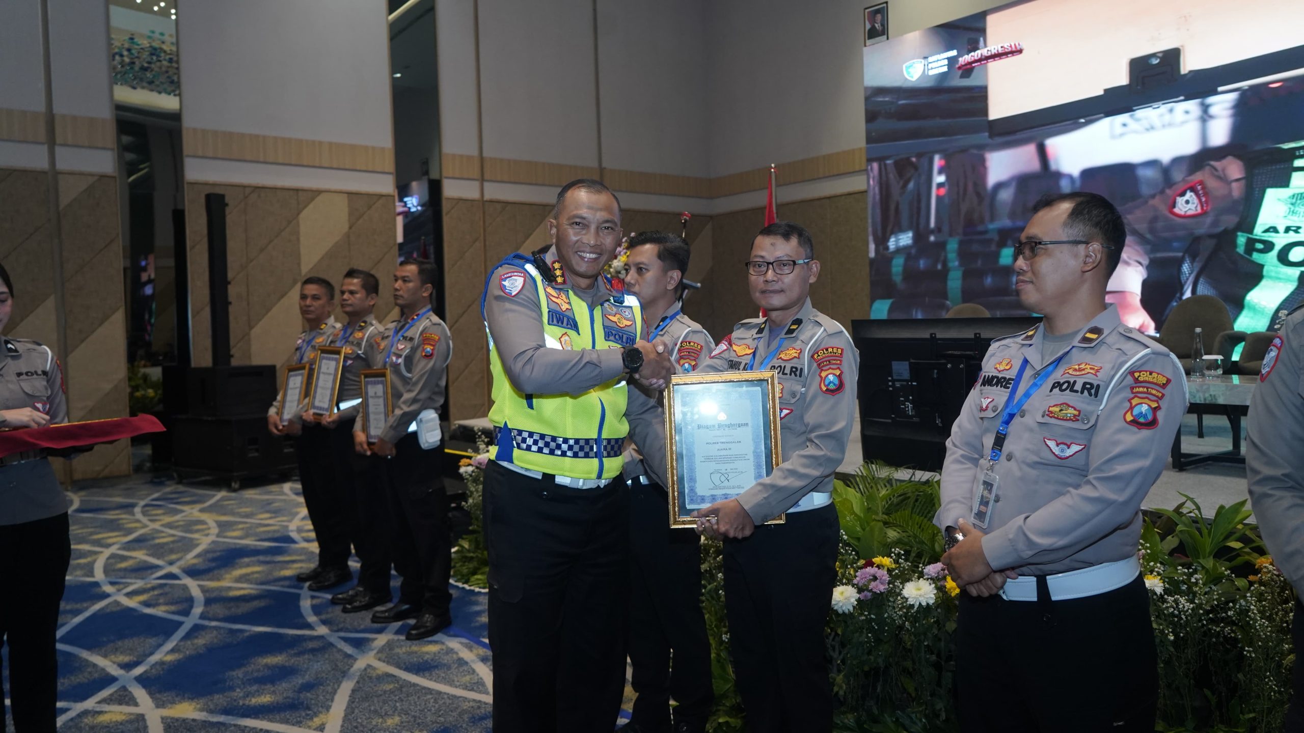 Kaya Prestasi, Satlantas Polres Trenggalek Kembali Terima Penghargaan Tingkat Polda Jatim