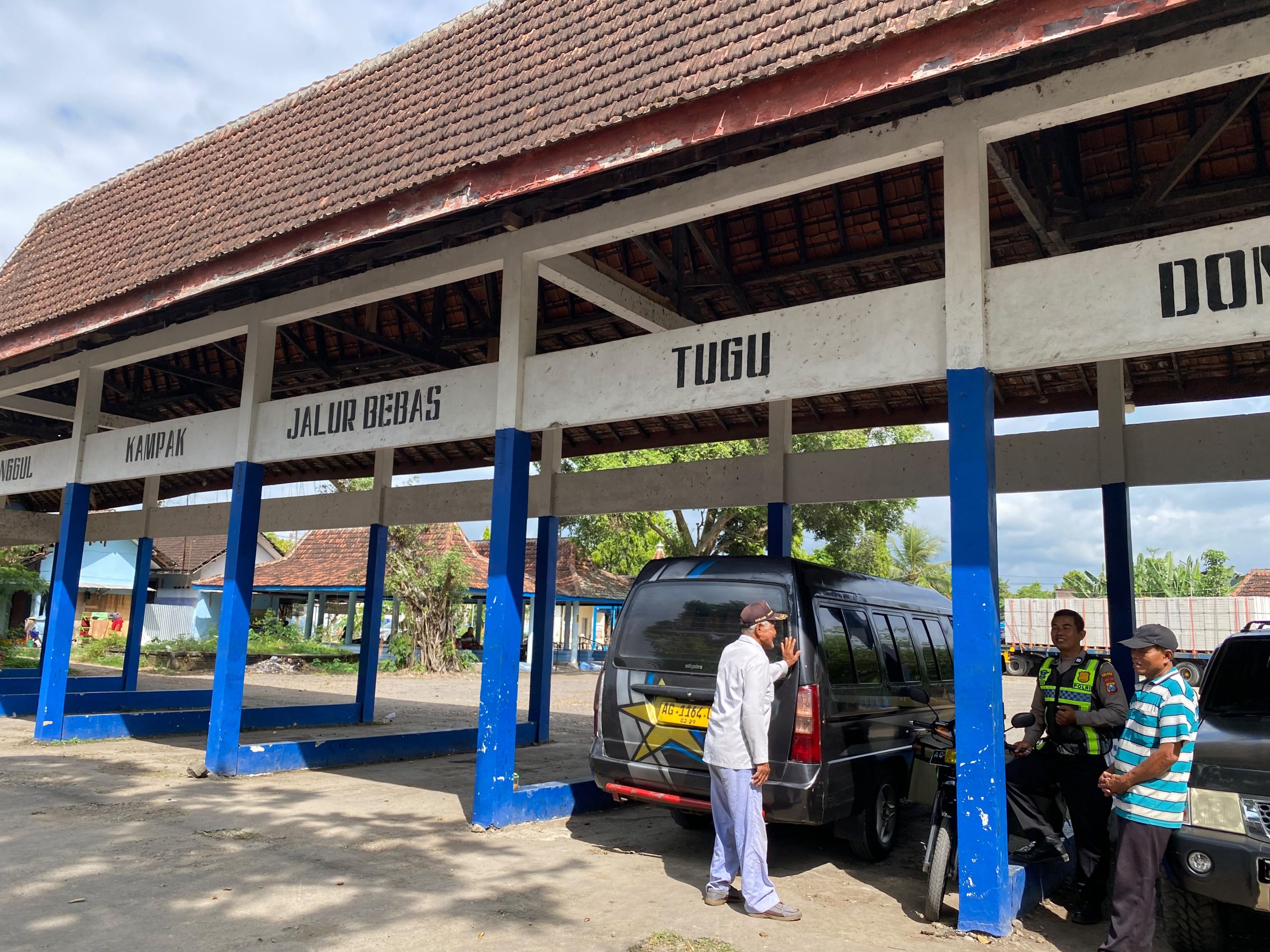 Bincang Hangat Bersama Sopir MPU dan Truk, Polantas Trenggalek Imbau Utamakan Keselamatan
