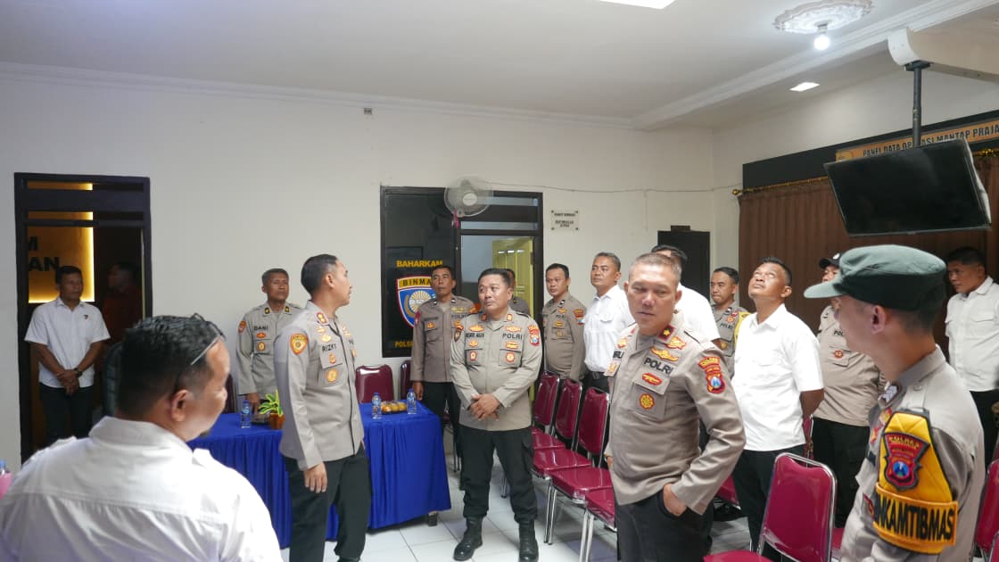 Kunker ke Mapolsek Gandusari dan Pogalan, Kapolres Trenggalek Ingatkan Pentingnya Pengenalan Karakter Wilayah