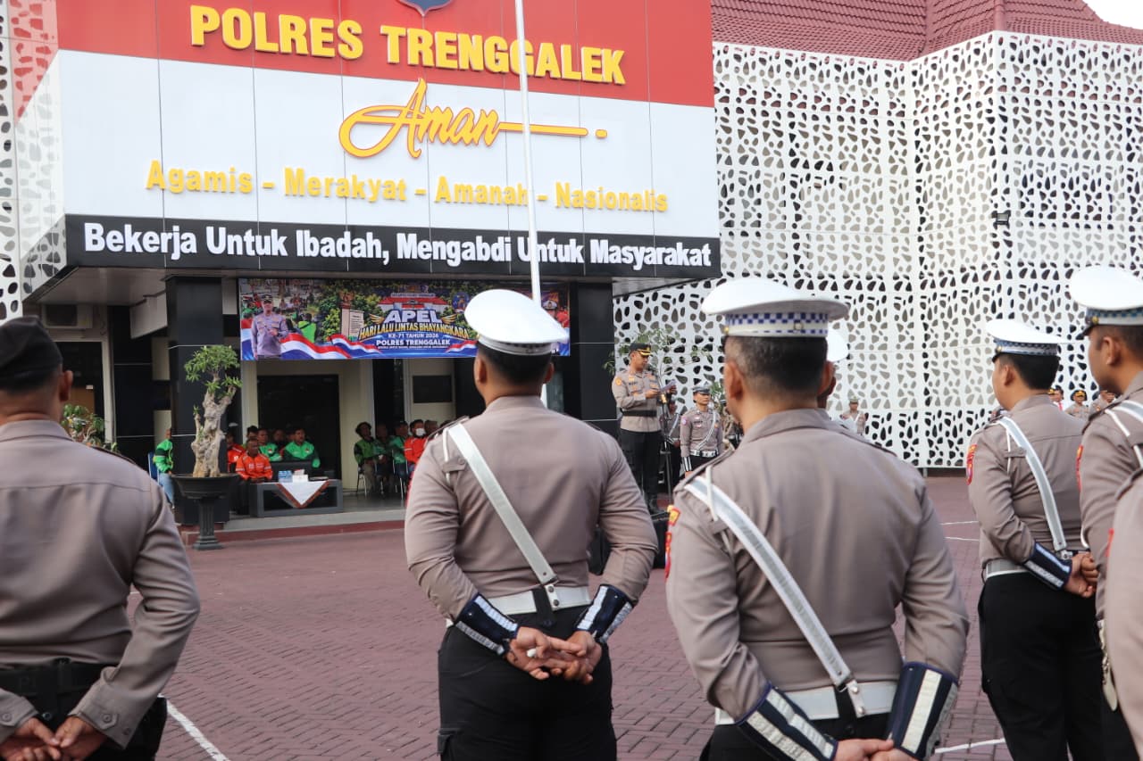 Puncak Peringatan Hari Lalu Lintas Bhayangkara, Polres Trenggalek Gelar Apel Bersama Komunitas Ojol