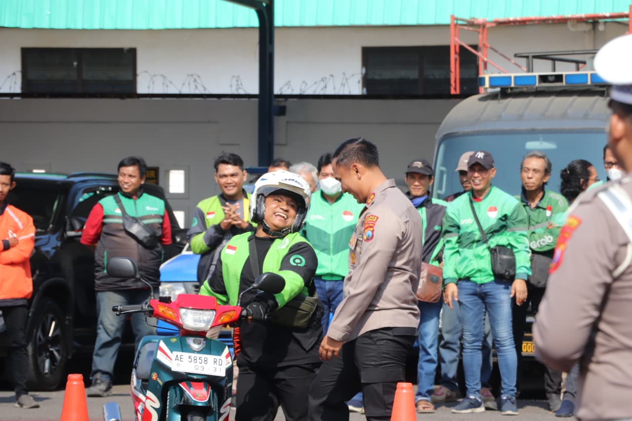 Tak Sekadar Apel Biasa, Peringatan Hari Lalu Lintas Bhayangkara di Trenggalek Diisi dengan Coaching Safety Riding dan Pemeriksaan Kesehatan Gratis Bareng Ojol