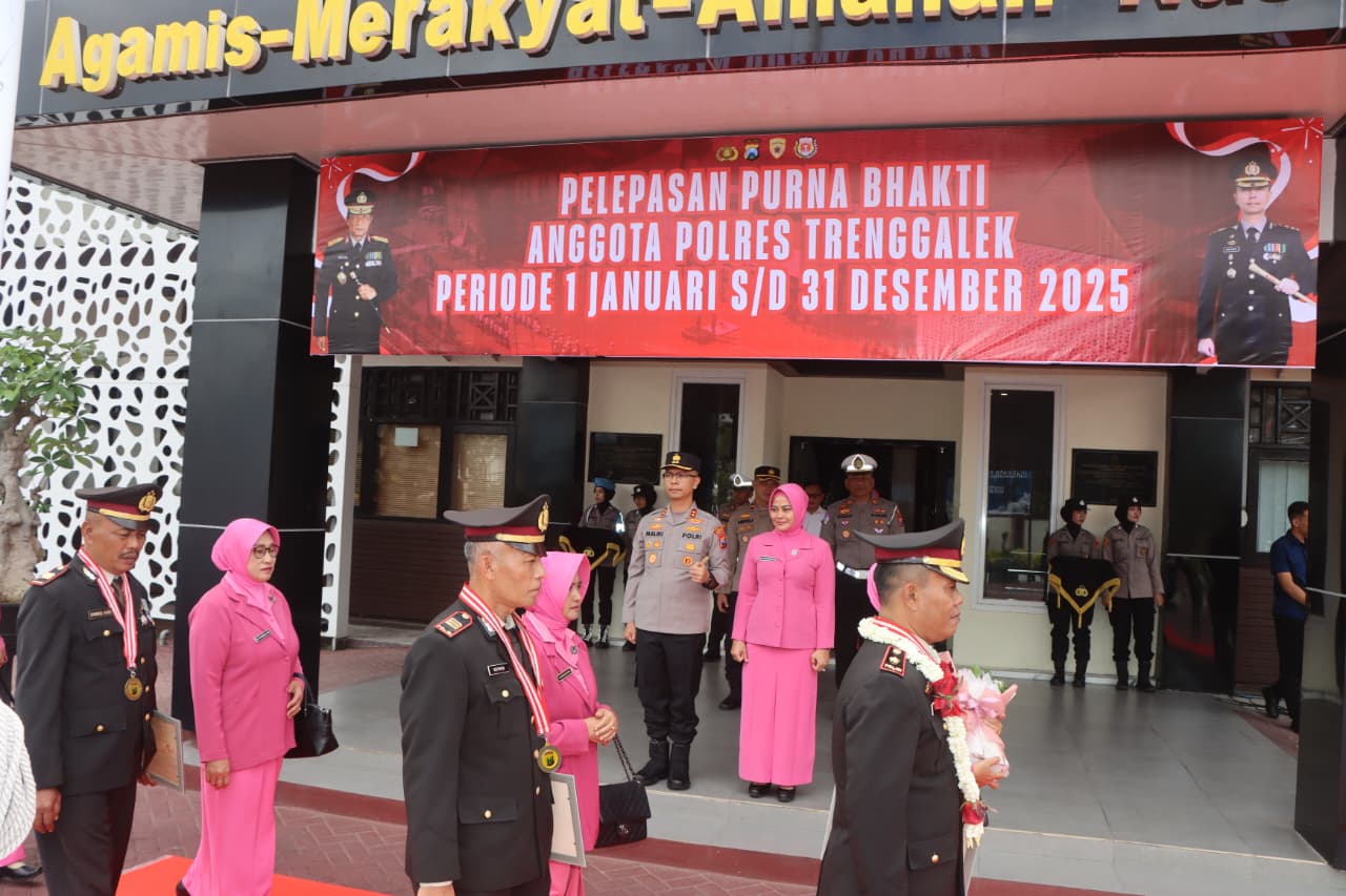 Kapolres Trenggalek Lepas Belasan Anggota yang Memasuki Masa Purna Bakti