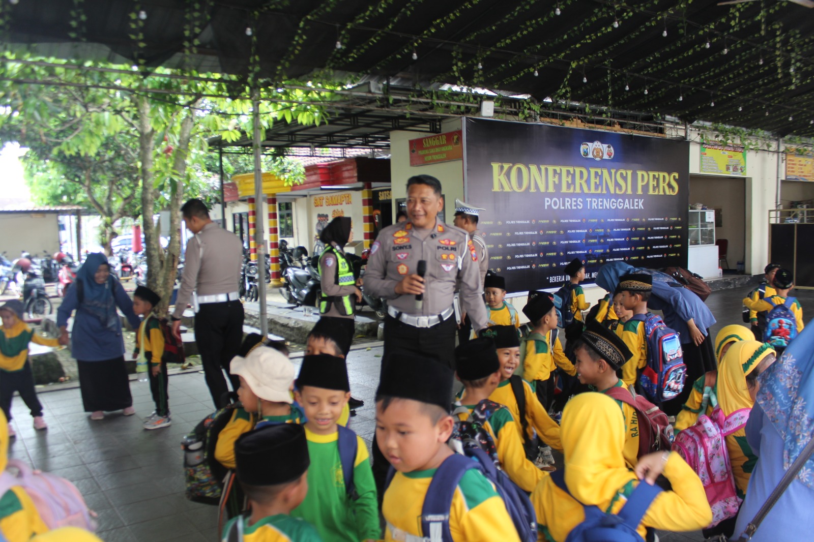 Keseruan Polsanak Polres Trenggalek Berkeliling Mapolres hingga Belajar di Kampung Tertib Lalu Lintas